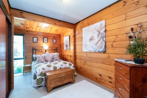 Photo of property in 12 Deakin Place, Clive, 4102