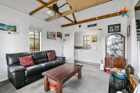 Photo of property in 2/9 Montgomery Street, Stokes Valley, Lower Hutt, 5019