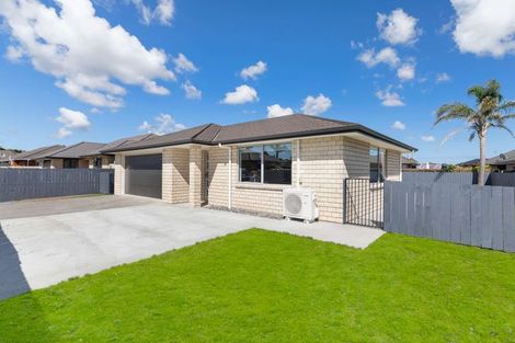 Photo of property in 16 Ripple Grove, Waiuku, 2123