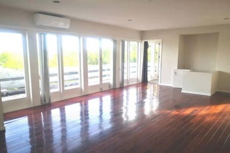 Photo of property in 260 Wairau Road, Glenfield, Auckland, 0627