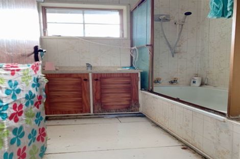 Photo of property in 1/9 Wairata Place, Te Atatu South, Auckland, 0610