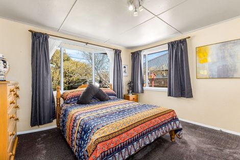 Photo of property in 3 Glen Alice Grove, Naenae, Lower Hutt, 5011