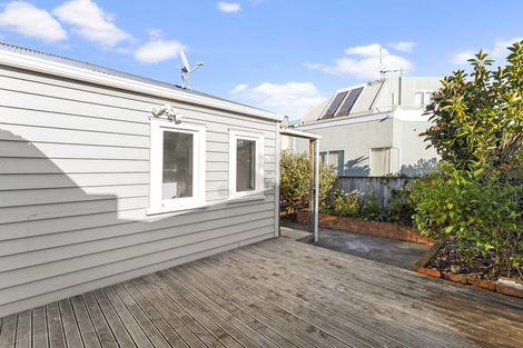 Photo of property in 7 Fallowfield Avenue, Mount Victoria, Wellington, 6011