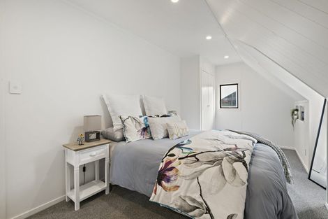 Photo of property in 226 East Coast Road, Forrest Hill, Auckland, 0620