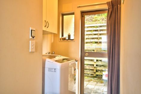 Photo of property in 52 Wynyard Crescent, Fernhill, Queenstown, 9300