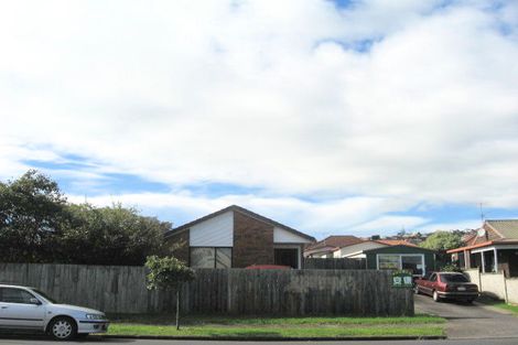 Photo of property in 58 Aviemore Drive, Highland Park, Auckland, 2010