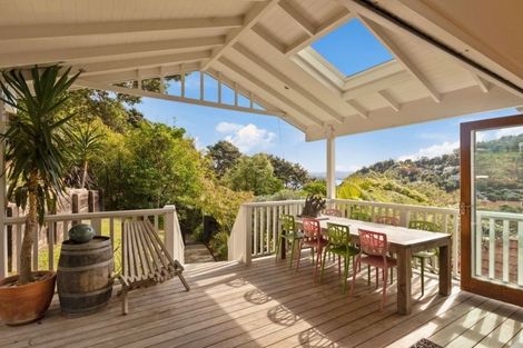Photo of property in 15 Pitoitoi Road, Days Bay, Lower Hutt, 5013