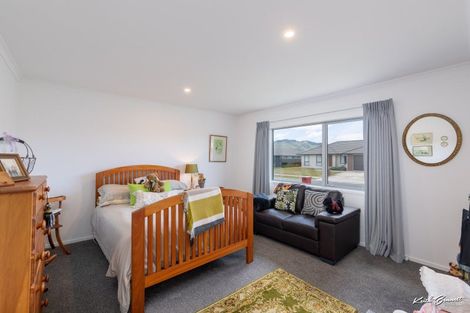 Photo of property in 33 Buddle Road, Wallaceville, Upper Hutt, 5018