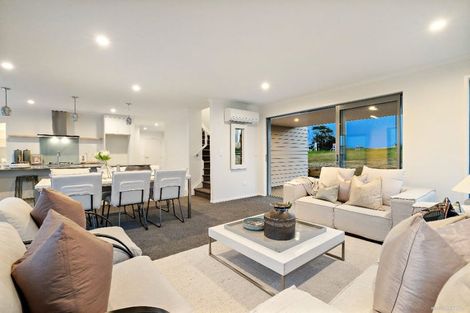 Photo of property in 76 Hayfield Way, Karaka, Papakura, 2113