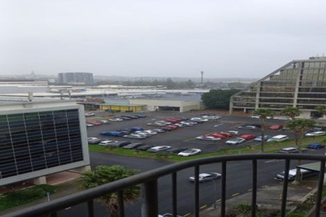 Photo of property in The Rennaissance, 5j/18 Ronwood Avenue, Manukau, Auckland, 2104