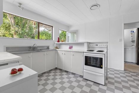 Photo of property in 2 Rokewa Way, Paparangi, Wellington, 6037