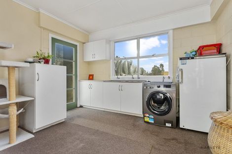 Photo of property in 6 Fairmount Road, Titirangi, Auckland, 0604