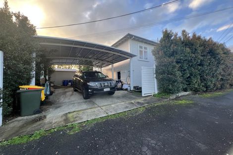 Photo of property in 30 Niccol Avenue, Narrow Neck, Auckland, 0624