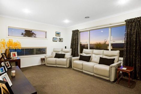 Photo of property in 53 Endeavour Drive, Whitby, Porirua, 5024