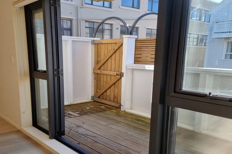 Photo of property in Pirie Street Townhouses, 2/35 Pirie Street, Mount Victoria, Wellington, 6011