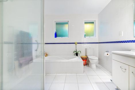 Photo of property in 14 Edgewood Way, Henderson, Auckland, 0612