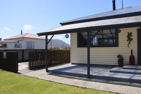 Photo of property in 32 Reid Street, Blaketown, Greymouth, 7805