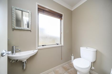 Photo of property in 21 Johnstone Drive, Fitzherbert, Palmerston North, 4410