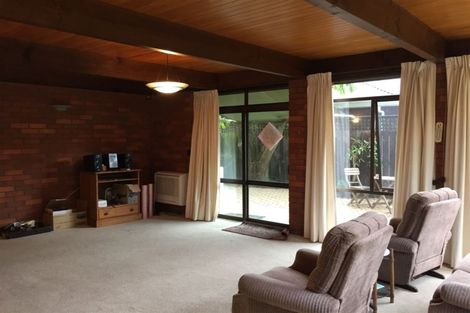 Photo of property in 1/5 Kingham Place, Avonhead, Christchurch, 8042