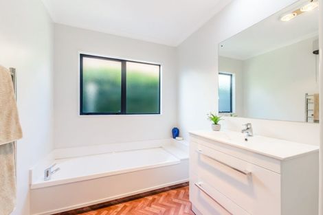 Photo of property in 16 Sydney Crescent, Raumati South, Paraparaumu, 5032