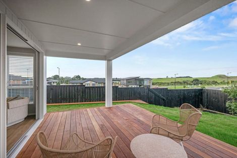 Photo of property in 42 Opouatu Avenue, Glenbrook, 2681