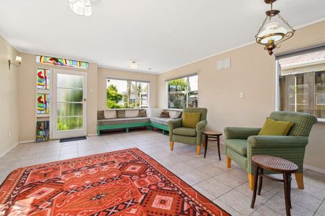 Photo of property in 6 Lillian Place, Orewa, 0931