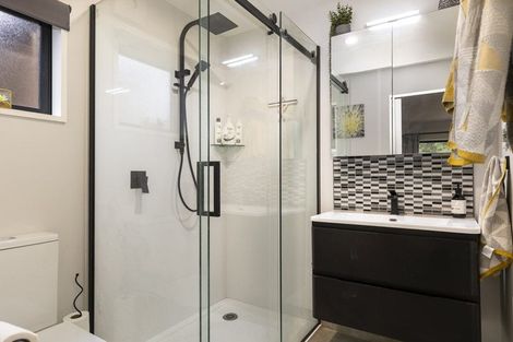 Photo of property in 15 Beach Road, Waikawa, Picton, 7220