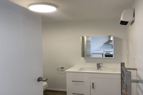 Photo of property in 21 Quigley Street, Newlands, Wellington, 6037