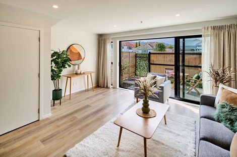 Photo of property in 2/90 Knights Road, Hutt Central, Lower Hutt, 5010