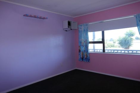 Photo of property in 8 Olive Terrace, Paraparaumu Beach, Paraparaumu, 5032