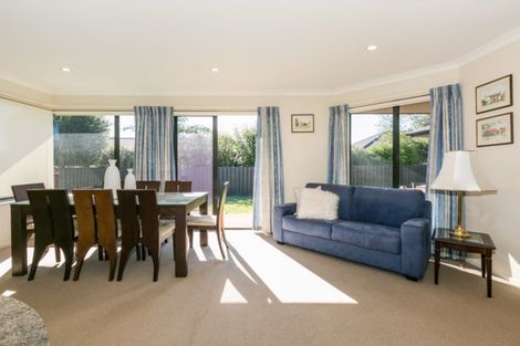 Photo of property in 11 Fairview Place, Havelock North, 4130