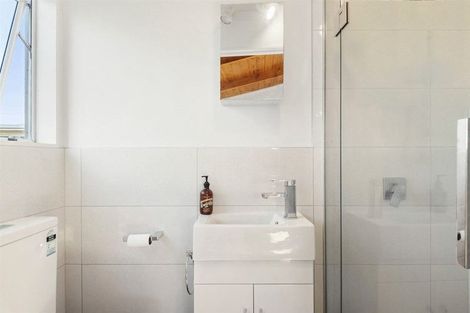 Photo of property in 2/30 Bond Crescent, Forrest Hill, Auckland, 0620