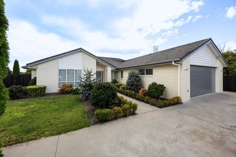 Photo of property in 16 Derwent Place, Flagstaff, Hamilton, 3210