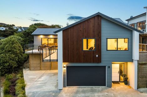 Photo of property in 9b Saint Ives Drive, Camborne, Porirua, 5026