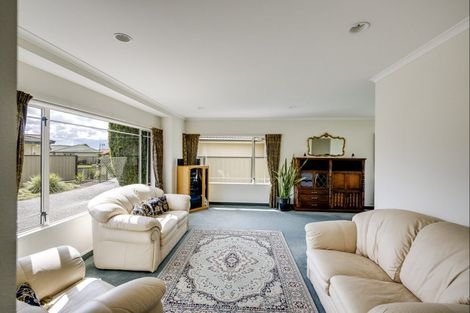 Photo of property in 19 Addington Place, Taradale, Napier, 4112