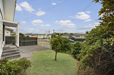 Photo of property in 2 Waldie Grove, Avalon, Lower Hutt, 5011