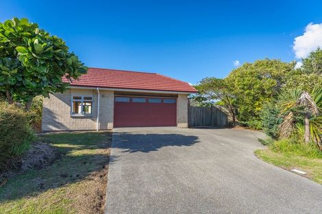 Photo of property in 2 Marewa Place, Waikanae Beach, Waikanae, 5036