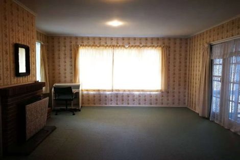 Photo of property in 16 Larnoch Road, Henderson, Auckland, 0610