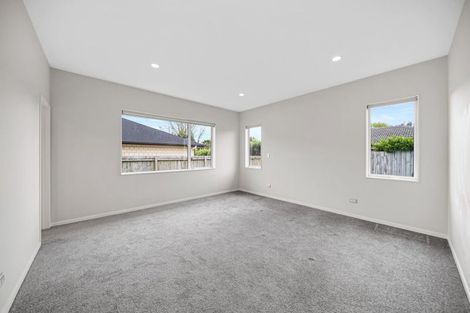 Photo of property in 24 Kilmacrennan Drive, Rosehill, Papakura, 2113