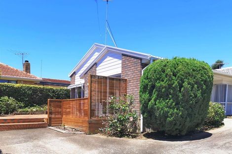 Photo of property in 2/31 Elliot Street, Howick, Auckland, 2014
