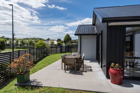 Photo of property in 1 Glenbervie Drive, Glenbervie, 0173