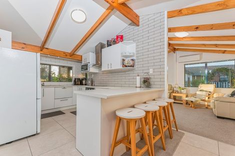 Photo of property in 1/32 Glucina Avenue, West Harbour, Auckland, 0618