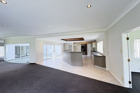 Photo of property in 154 Boord Crescent, Kumeu, 0891