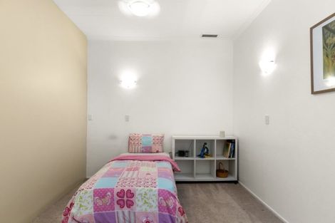 Photo of property in 100 Creswick Terrace, Northland, Wellington, 6012