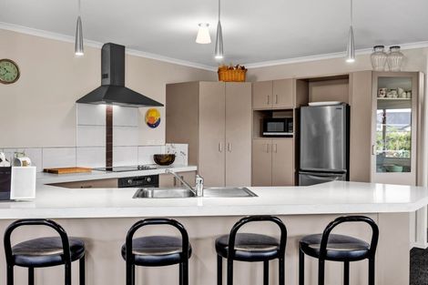 Photo of property in 5 Marlin Terrace, Bell Block, New Plymouth, 4312