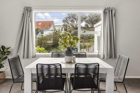 Photo of property in 6 Carlisle Street, Island Bay, Wellington, 6023