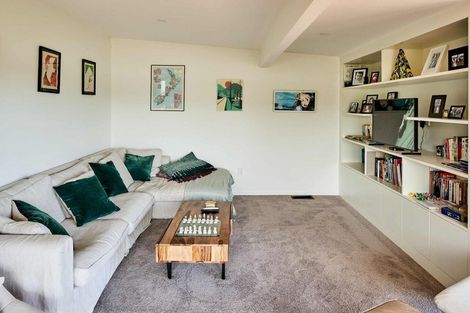 Photo of property in 41 Seaview Road, Paremata, Porirua, 5024