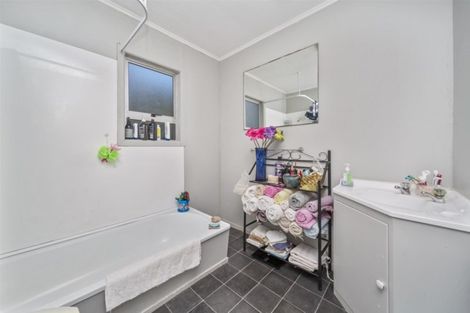 Photo of property in 1 Collins Street, Hawera, 4610