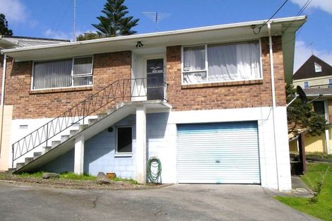 Photo of property in 2/80 Peach Road, Glenfield, Auckland, 0629