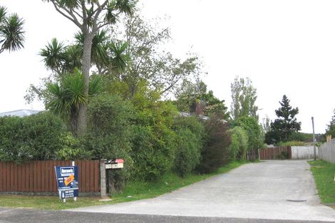 Photo of property in 2/12 Eskdale Road, Birkdale, Auckland, 0626